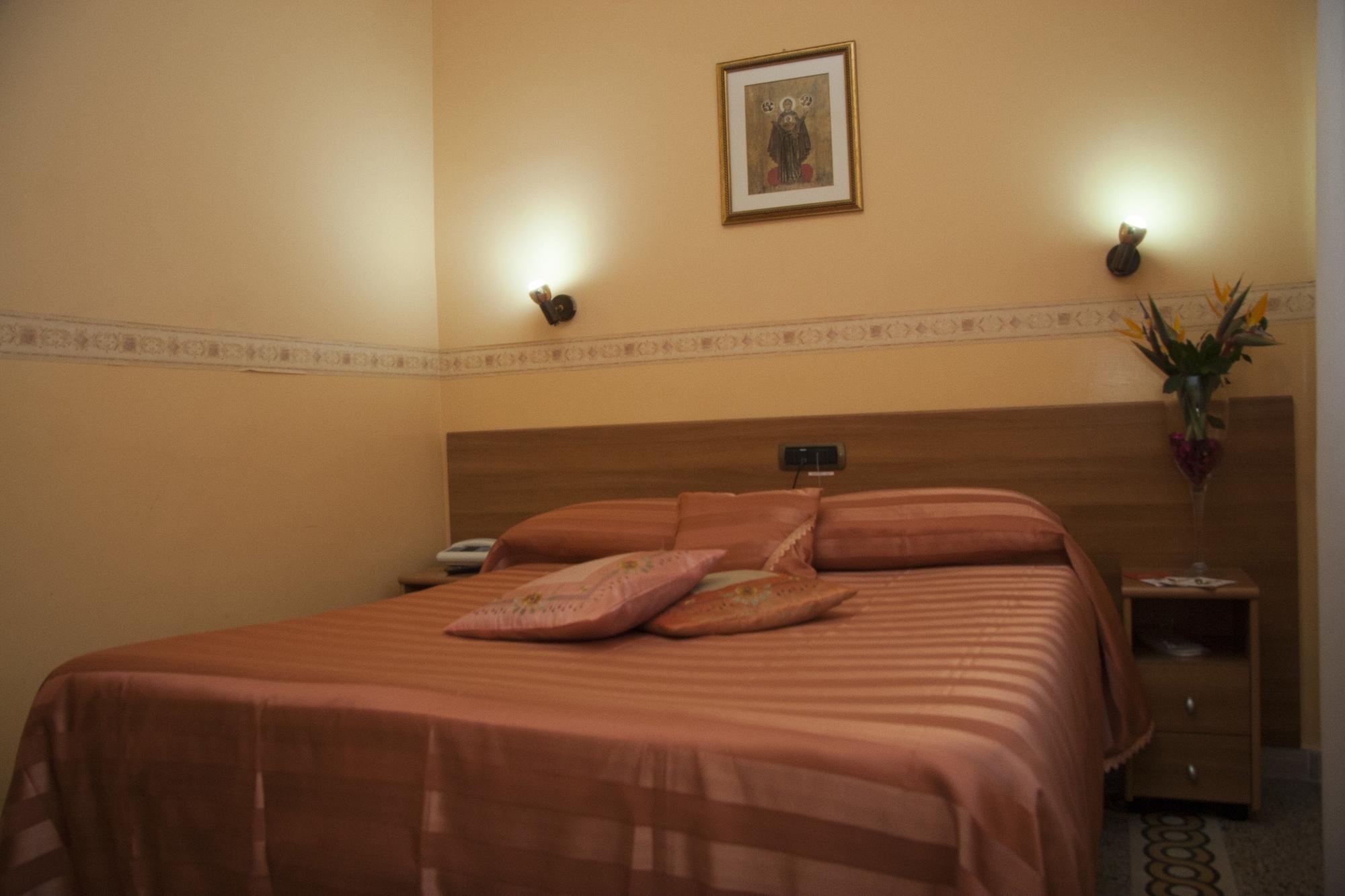 Pensión Casa La Salle - Casa Religiosa 3*