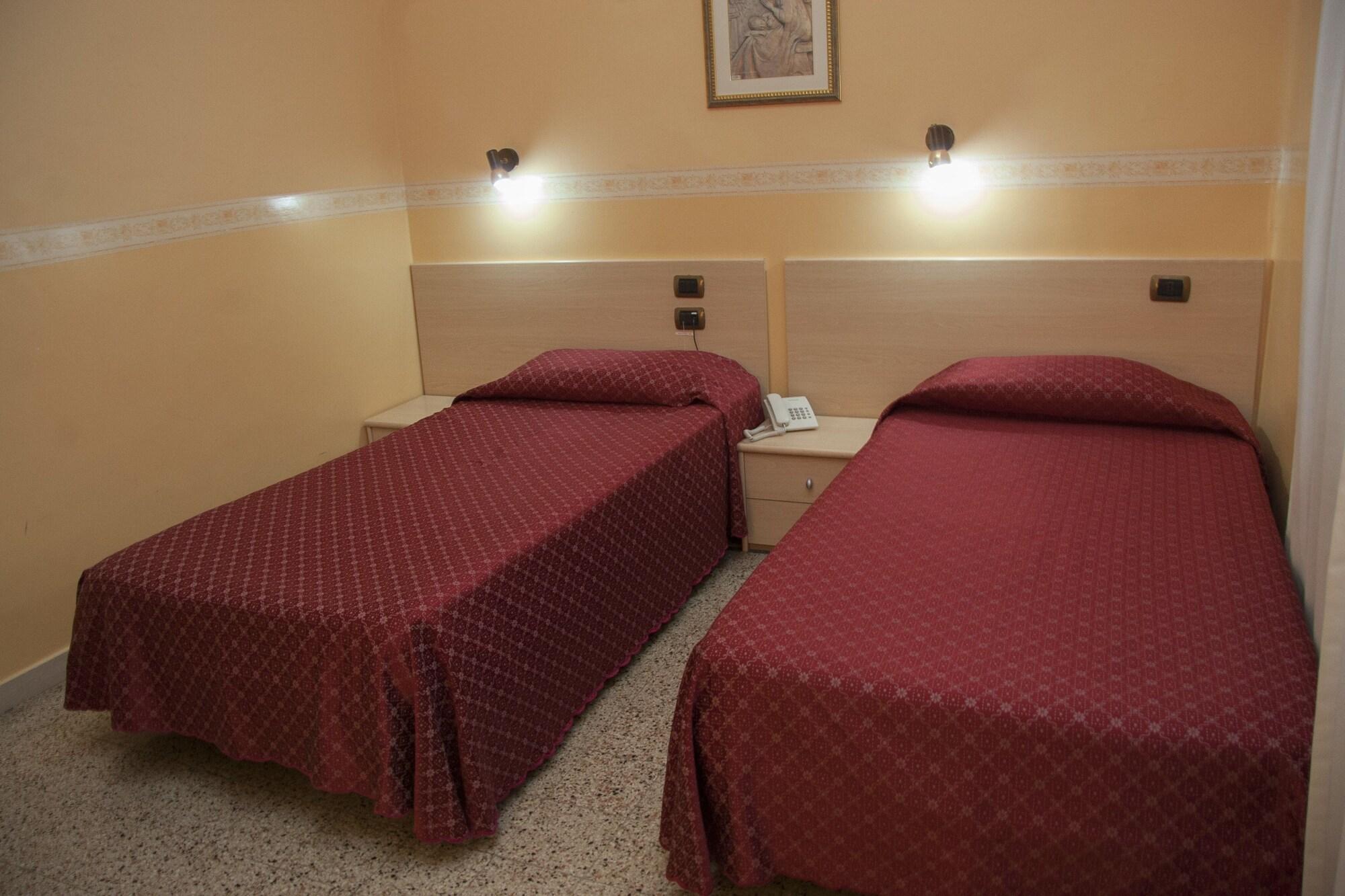 Pensión Casa La Salle - Casa Religiosa 3*