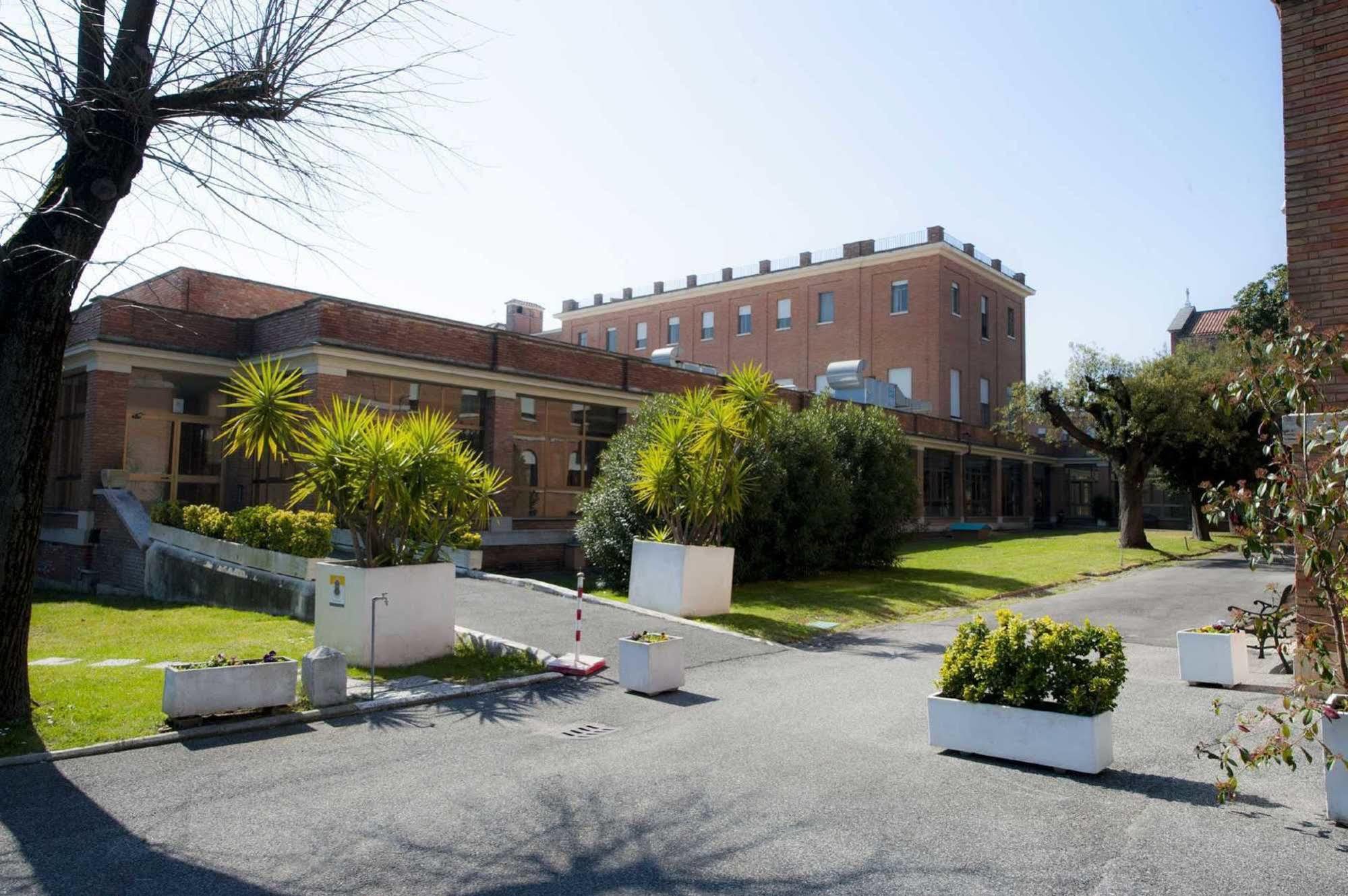 Pensión Casa La Salle - Casa Religiosa 3*
