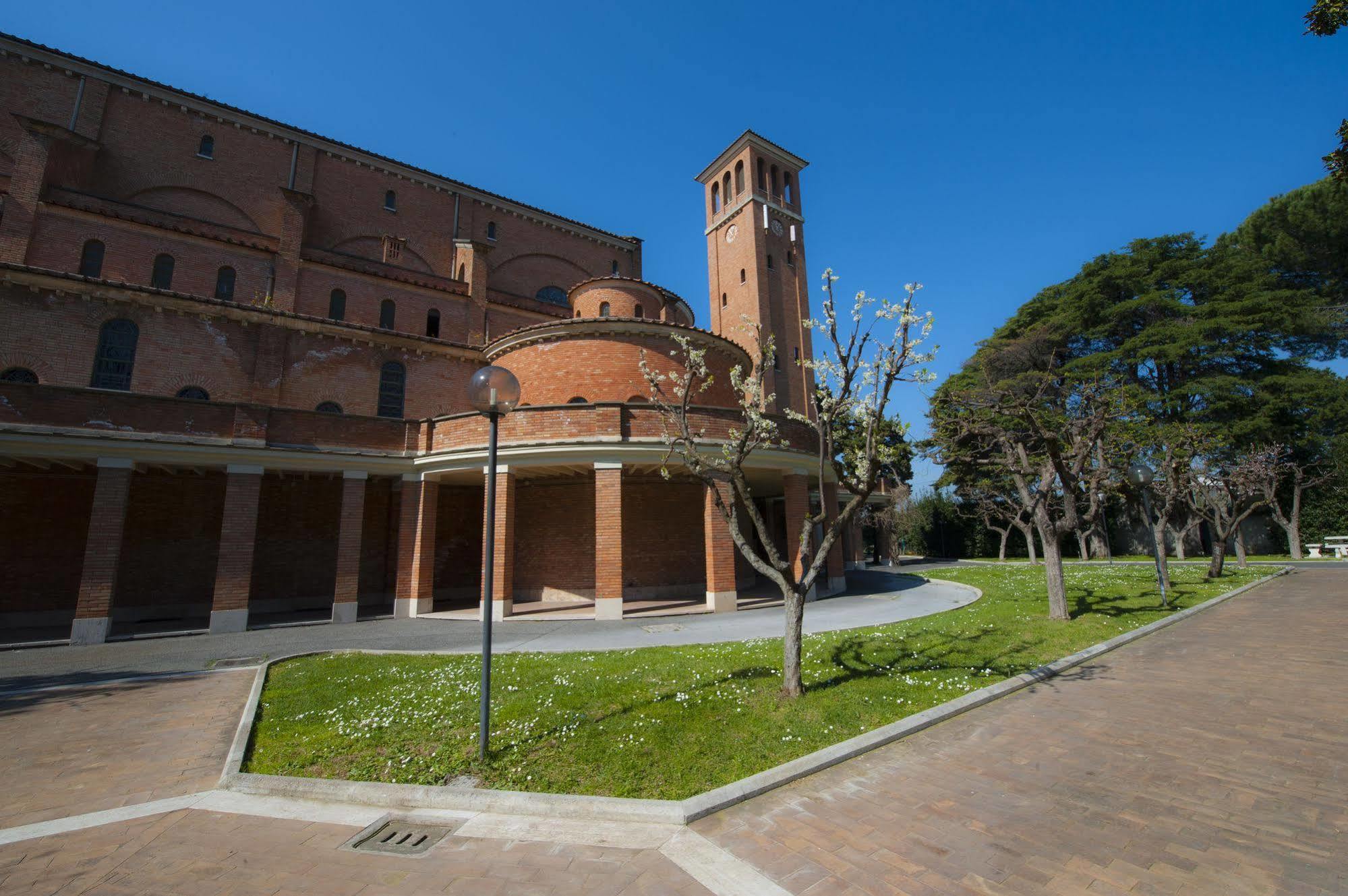 Casa La Salle - Casa Religiosa Pensión
