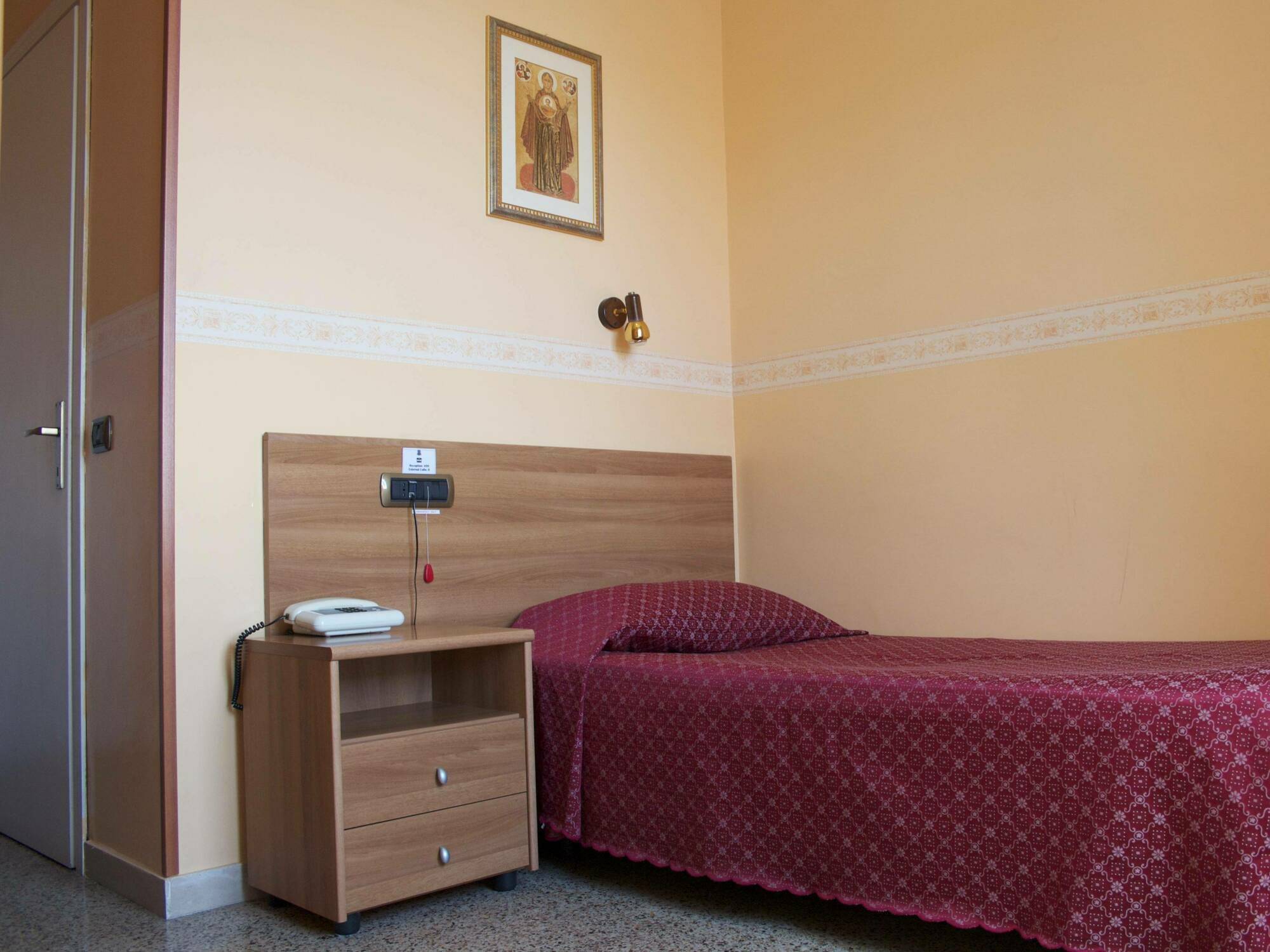 Pensión Casa La Salle - Casa Religiosa 3*
